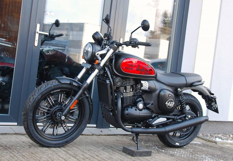 Jawa 42 (2026) 350 CL 42 - fotka 4 z 25