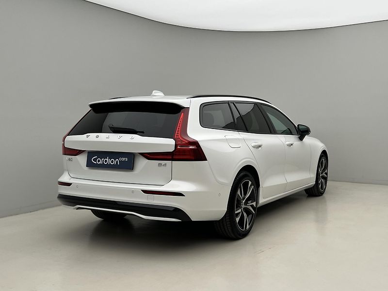Volvo V60 (2026) B4 PLUS DARK AUT - fotka 11 z 44