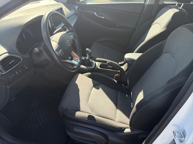 Hyundai i30 (2022) FAMILY COMFORT 1.5i 80kW CZ - fotka 7 z 11