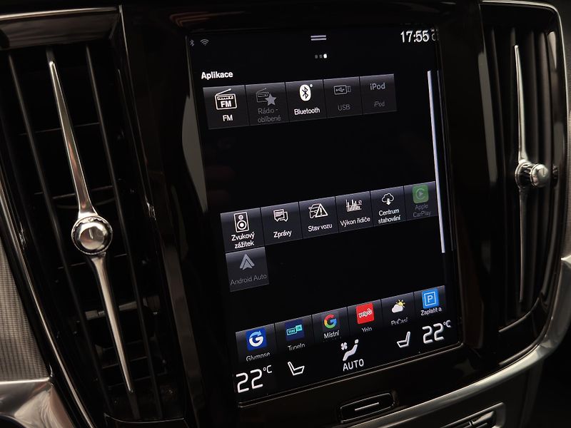 Volvo V90 CC D4 AWD MOMENTUM PRO  - fotka 38 z 47