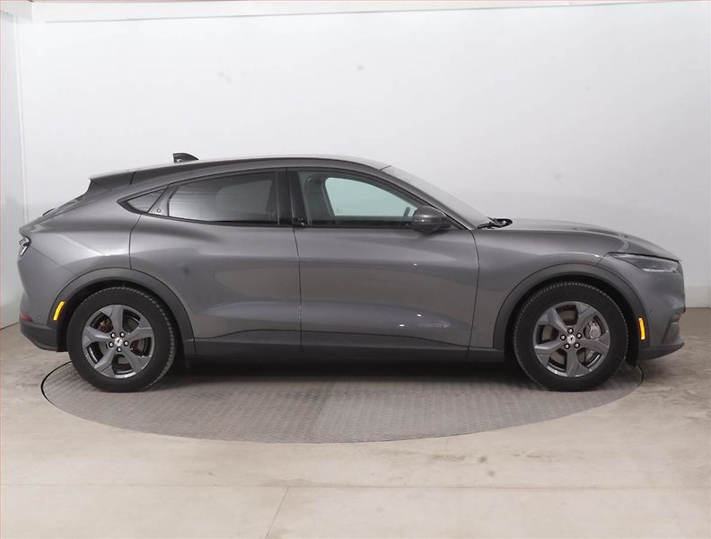 Ford Mustang Mach-E (2021) Standard Range RWD, SoH 94% - fotka 6 z 20