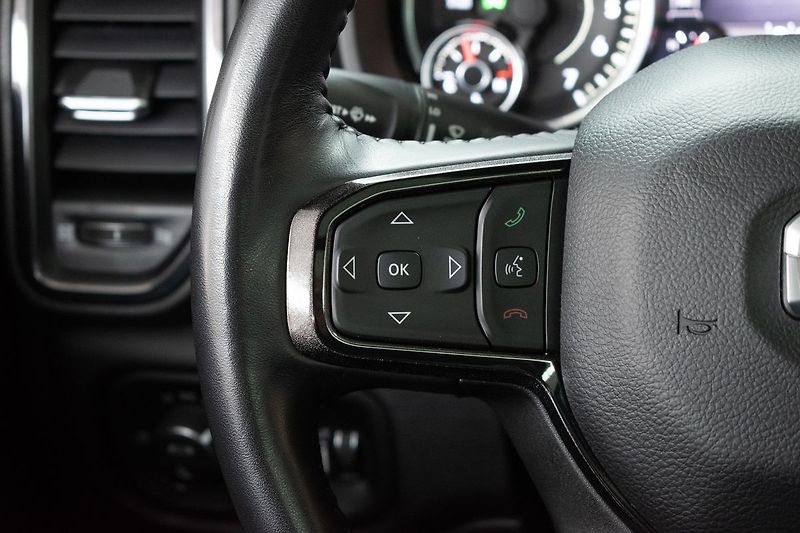 Dodge RAM 5.7 HEMI BIGHORN 4x4*PPF*ČR 1M - fotka 22 z 49