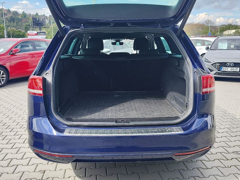 Volkswagen Passat 2.0 TDI/110kW Comfortline DSG - fotka 9 z 32