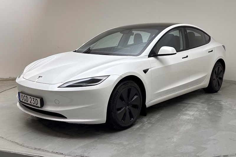 Tesla Model 3 Long Range AWD Highland Tažné - fotka 1 z 20