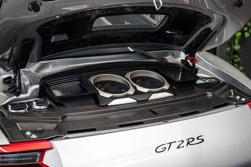 Porsche 911 (991.2) GT2 RS Weissach - fotka 8 z 15