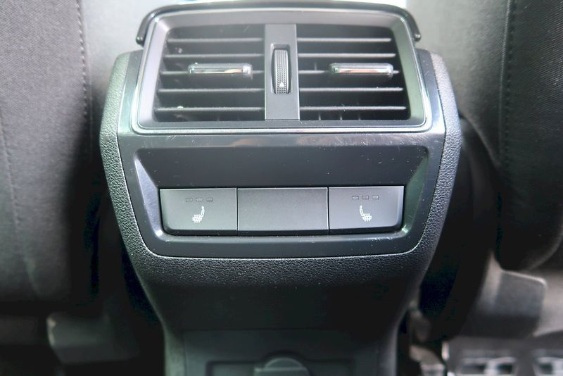 Škoda Karoq (2025) Top Selection 1.5 TSI 110 kW D - fotka 26 z 30