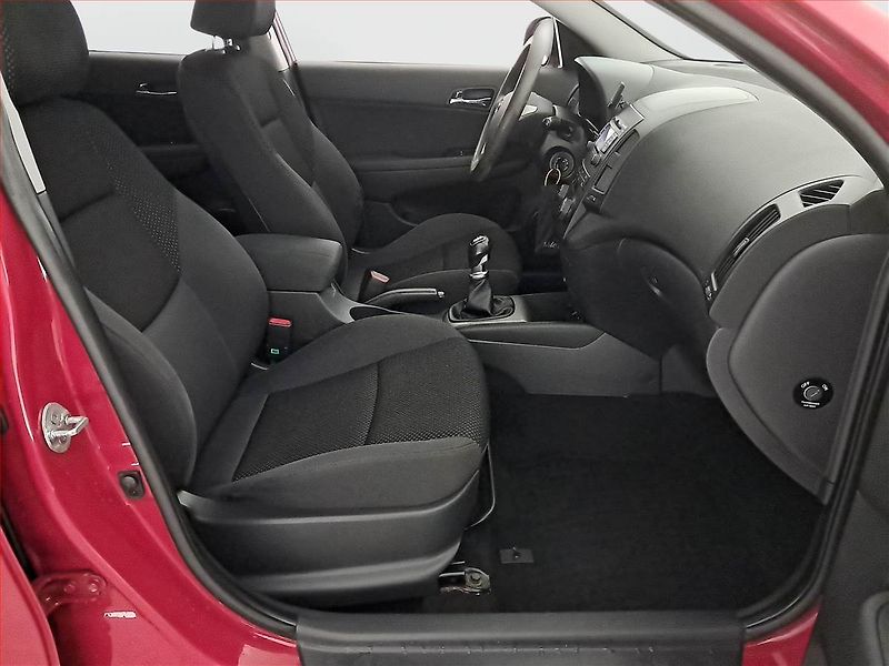 Hyundai i30 (2012) 1.6 CVVT, LPG, po STK, Tažné - fotka 9 z 15