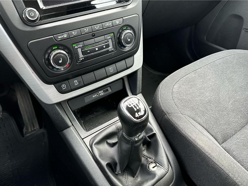 Škoda Yeti 2,0 TDI AMBITION FRESH 4x4 - fotka 13 z 18