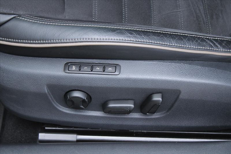 Škoda Superb 2.0 TDI SCOUT DSG ČR - fotka 28 z 31