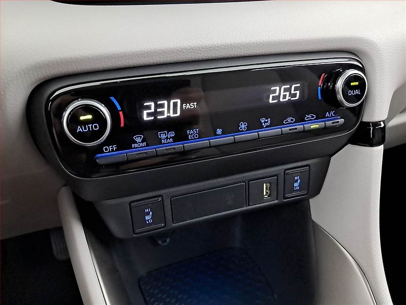 Toyota Yaris (2023) 1.5 VVT-i - fotka 15 z 19