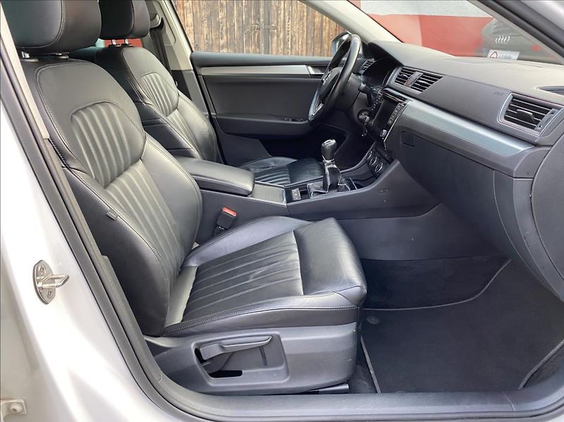 Škoda Superb 2,0 TDI  Ambition / NAVI - fotka 22 z 41