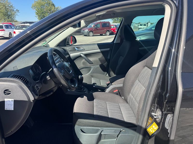 Škoda Octavia (2012) Elegance 1.6 TDI 77kW - fotka 10 z 40