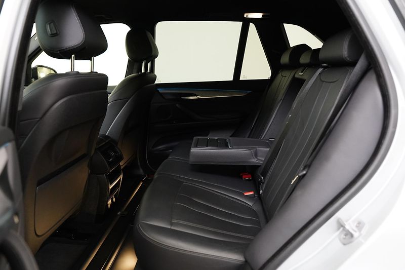 BMW X5 - fotka 24 z 26