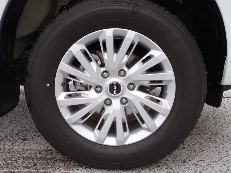 Isuzu D-Max Double Cab LS - fotka 25 z 25