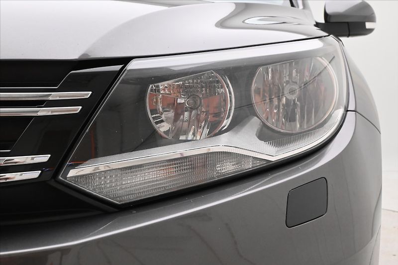 Volkswagen Tiguan 2,0 TDI 103kW 4x4 Manuál Záruk - fotka 29 z 31