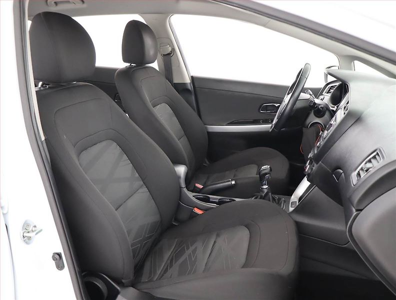 Kia Ceed (2015) 1.4 CRDi, po STK - fotka 9 z 17