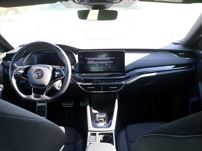 Škoda Octavia 2,0 TDI DSG Style Sport DPH - fotka 26 z 33
