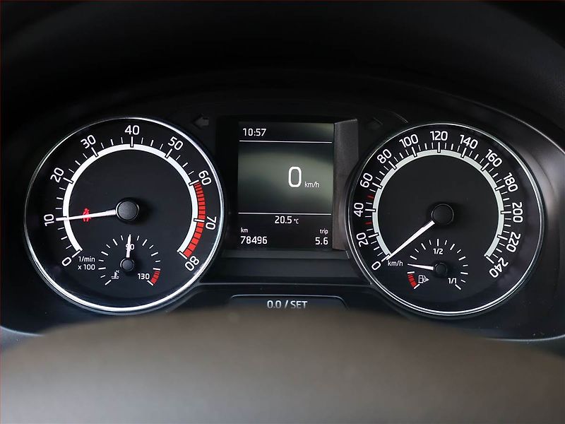 Škoda Rapid (2018) Spaceback 1.0 TSI, Tempomat - fotka 9 z 16