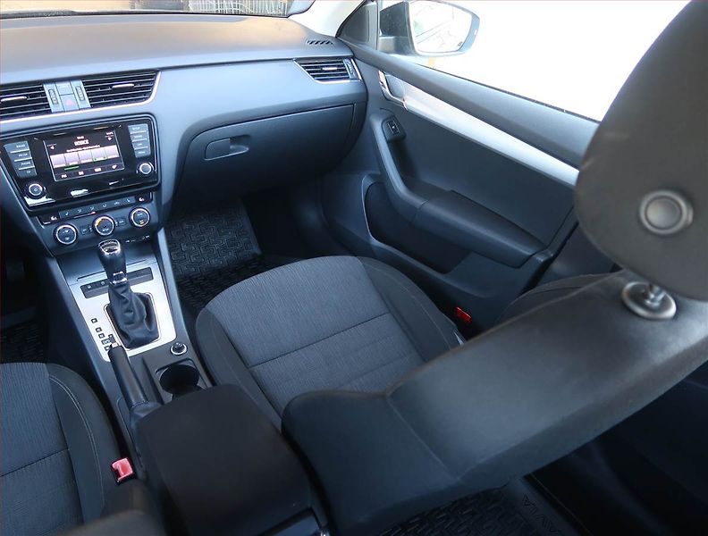 Škoda Octavia (2014) Ambition 2.0 TDI, Automat - fotka 8 z 18