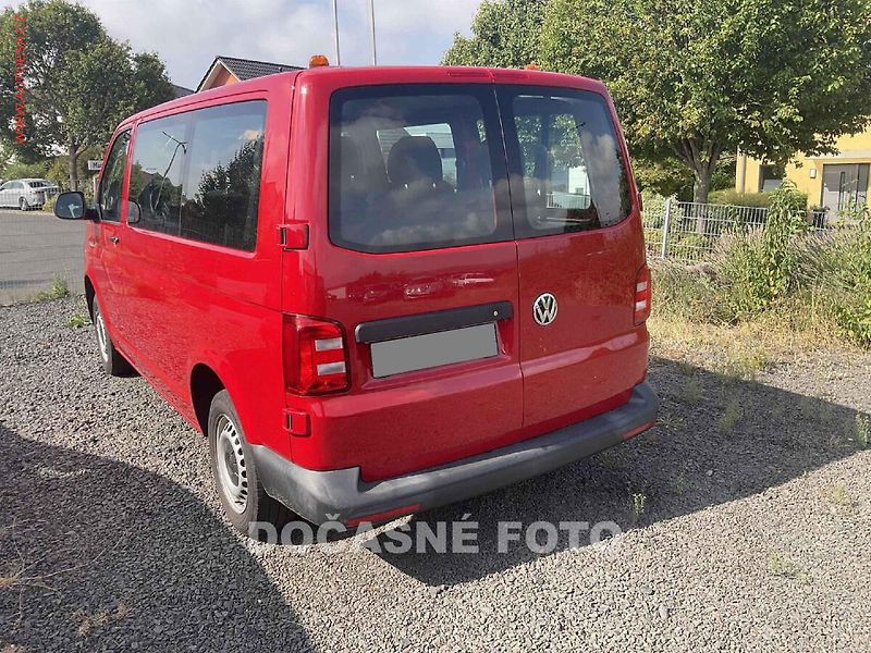 Volkswagen Transporter (2019) 2.0TDi 9míst, AC - fotka 4 z 8