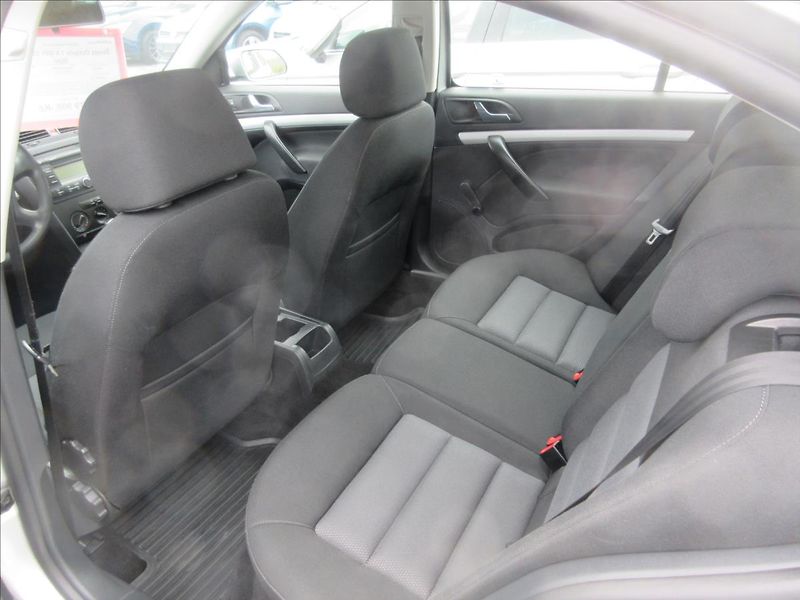 Škoda Octavia 1,6 MPi 75 kW Top Stav - fotka 7 z 12