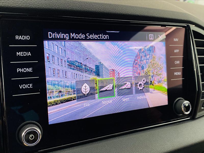 Škoda Karoq 1,5 TSI 110kW DSG SportLine - fotka 15 z 23