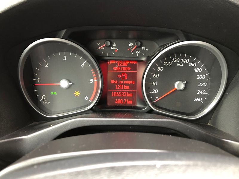 Ford Mondeo (2011) 1.6 TDCi - fotka 18 z 32