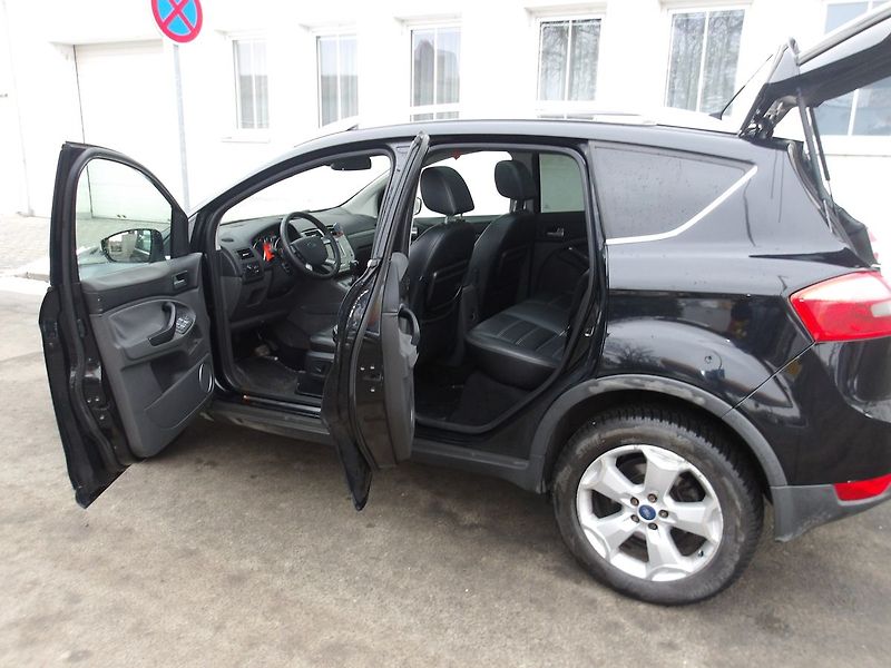 Ford Kuga 2,0TDCi TITANIUM Aut. 4x4! - fotka 27 z 32