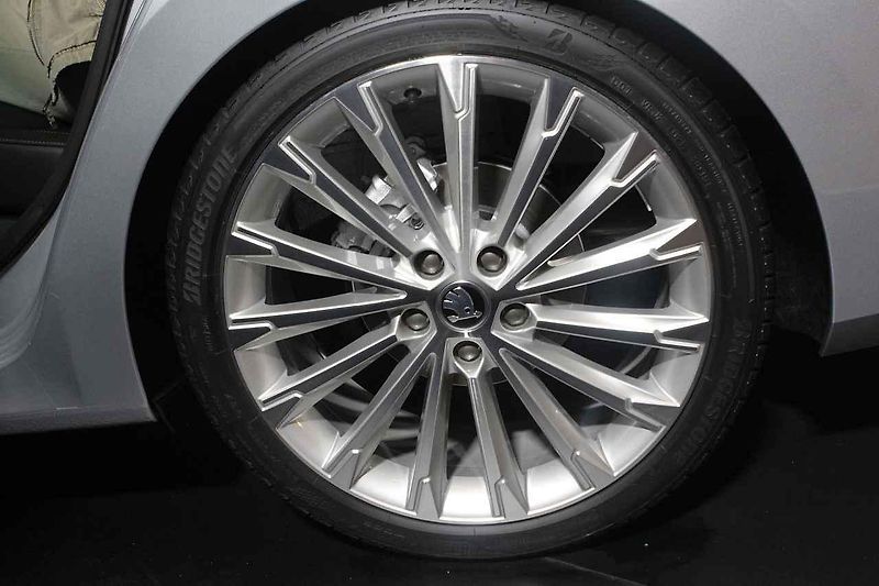 Škoda Octavia IV vypadá výrazně hodnotněji než předchůdce