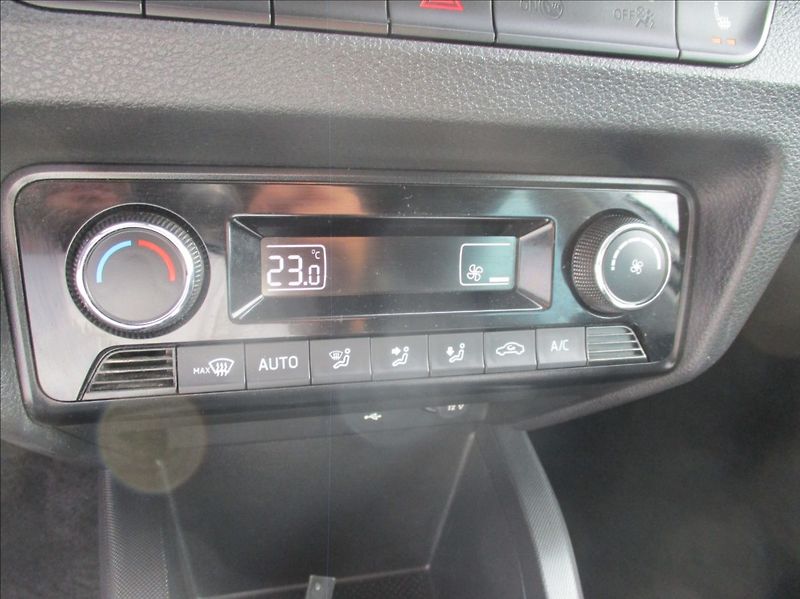 Škoda Fabia 1,0 TSI, klima,servis,1.maj,CZ - fotka 21 z 31