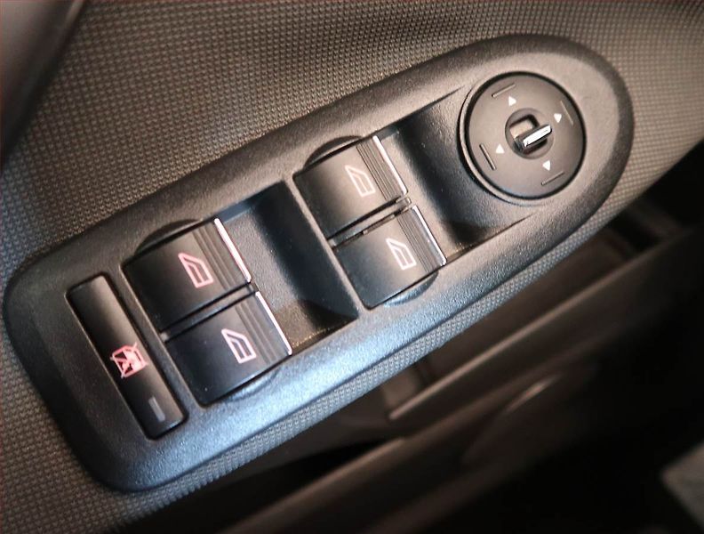 Ford Kuga (2009) 2.0 TDCi, 4X4, Navi, Tempomat - fotka 12 z 12