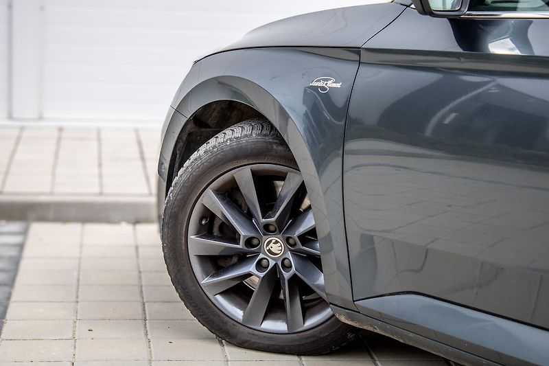 Škoda Superb Laurin Klement - fotka 8 z 44