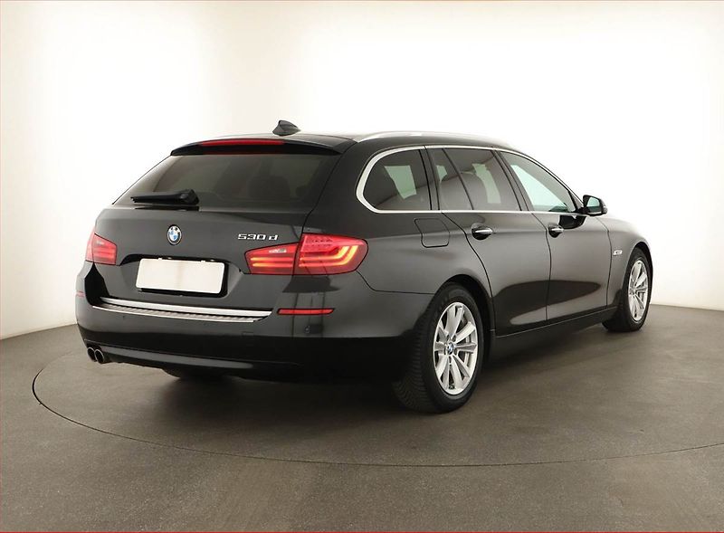 BMW Řada 5 (2013) 530d, Automat, Navi, Xenony - fotka 5 z 20