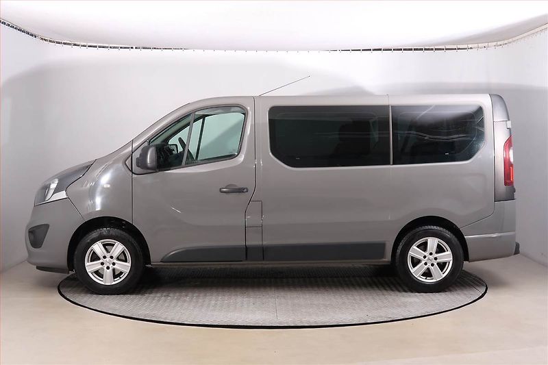 Opel Vivaro (2016) 1.6 BiCDTI, Bus, 8Míst, ČR - fotka 3 z 16
