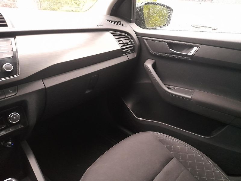 Škoda Fabia (2015) 1.4TDI(77kW)style,kombi,8/2028 - fotka 8 z 19