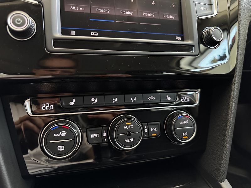 Volkswagen Passat (2017) R-line 2.0 TDI 110 KW DSG - CZ - fotka 15 z 25
