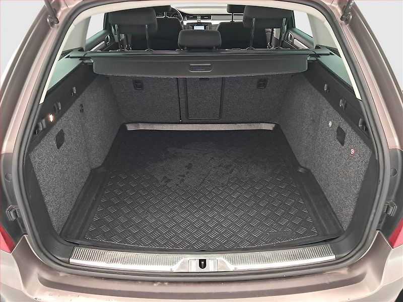 Škoda Superb (2011) Ambition Plus 1.6 TDI, Navi - fotka 14 z 20
