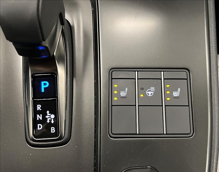 Lexus UX 300h 300H 2,0 HEV F SPORT DESIGN - fotka 15 z 17