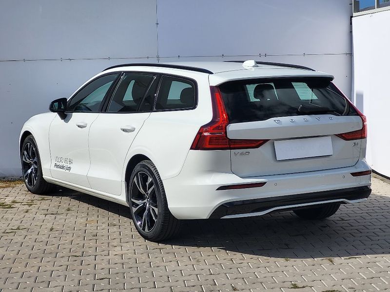 Volvo V60 PLUS DARK B4 FWD 145 kW - fotka 4 z 37
