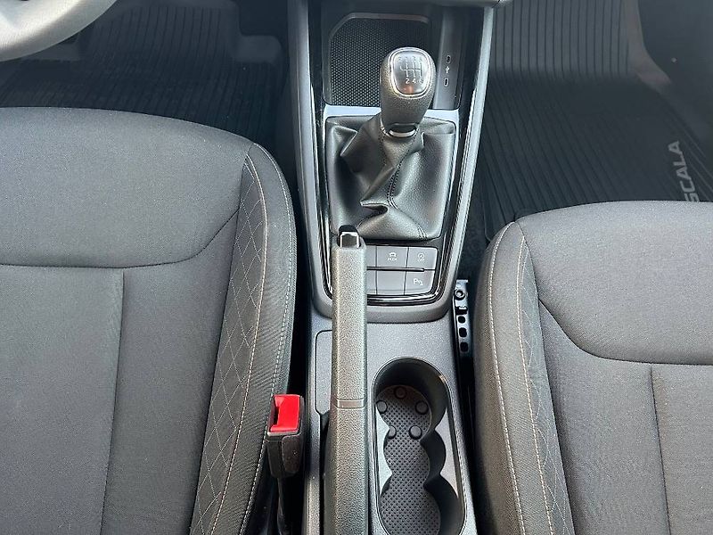 Škoda Scala FRESH 6MP 1,0TSI - fotka 9 z 24