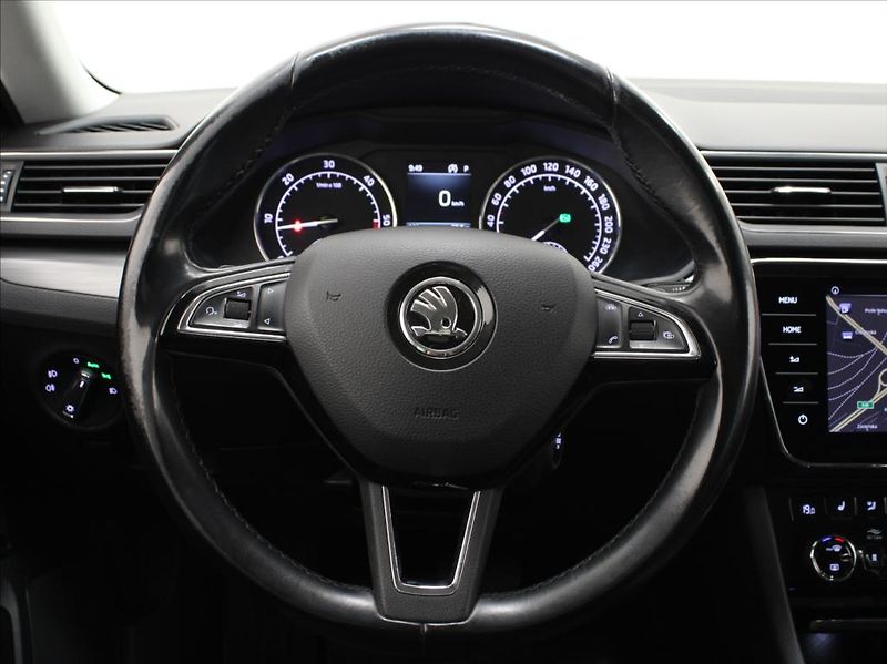 Škoda Superb 2,0 TDi 140kW 4x4 Style Plus - fotka 9 z 31