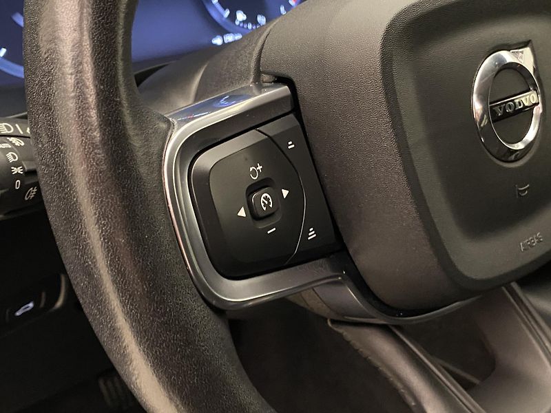 Volvo XC40 T2 KINETIC AUT - fotka 20 z 39