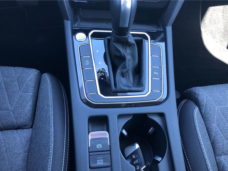 Volkswagen Passat Business 2.0 TDI 110kW DSG Var - fotka 21 z 28