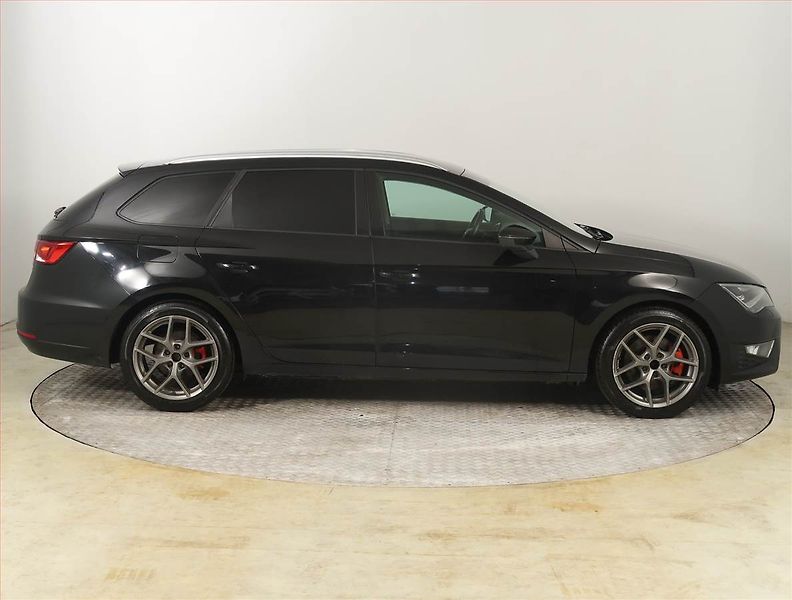 Seat Leon (2015) 2.0 TDI FR, Automat, Navi - fotka 6 z 19