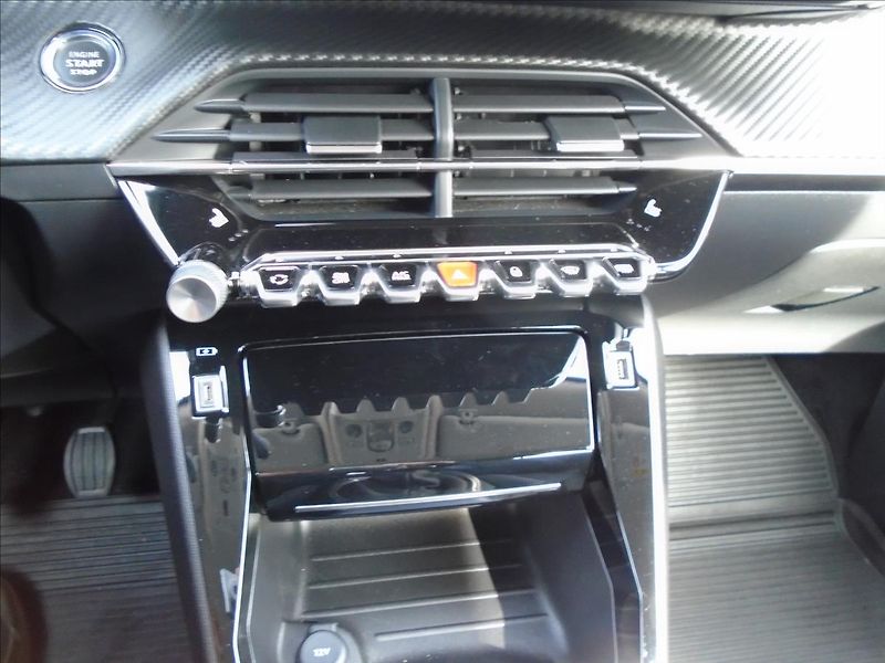 Peugeot 2008 1,2 - fotka 25 z 30