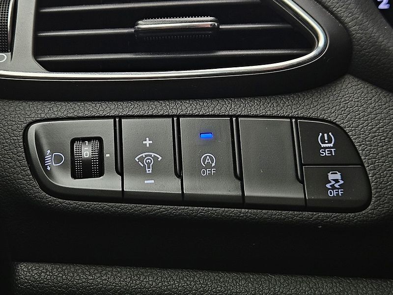 Hyundai i30 1,5i, Comfort 16, 1.majitel - fotka 15 z 32