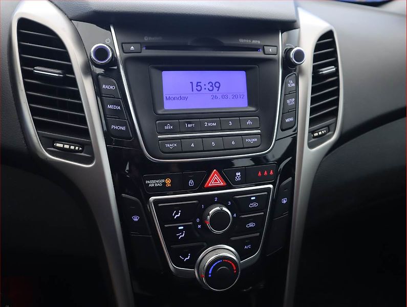 Hyundai i30 (2013) 1.6 CRDi, Serv.kniha - fotka 12 z 15