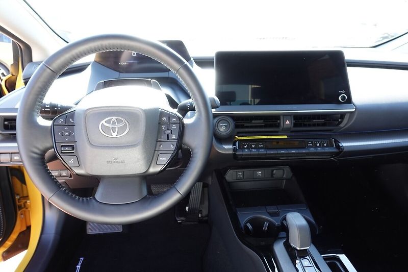 Toyota Prius 2.0 PHEV Executive sada komple - fotka 18 z 35