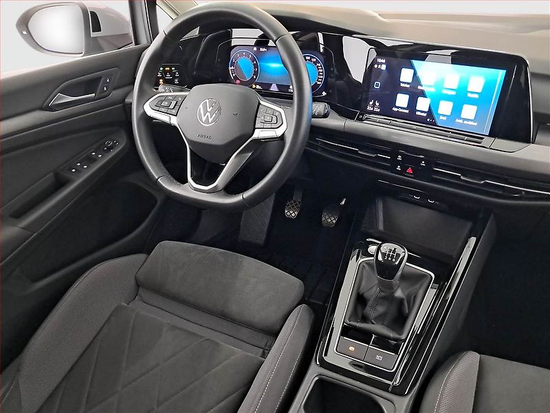 Volkswagen Golf (2023) 1.5 TSI - fotka 7 z 21