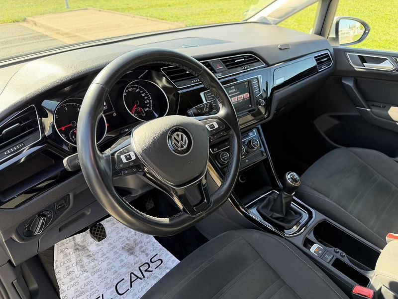 Volkswagen Touran 2.0 TDI HIGHLINE TAŽNÉ ROZVODY - fotka 11 z 41